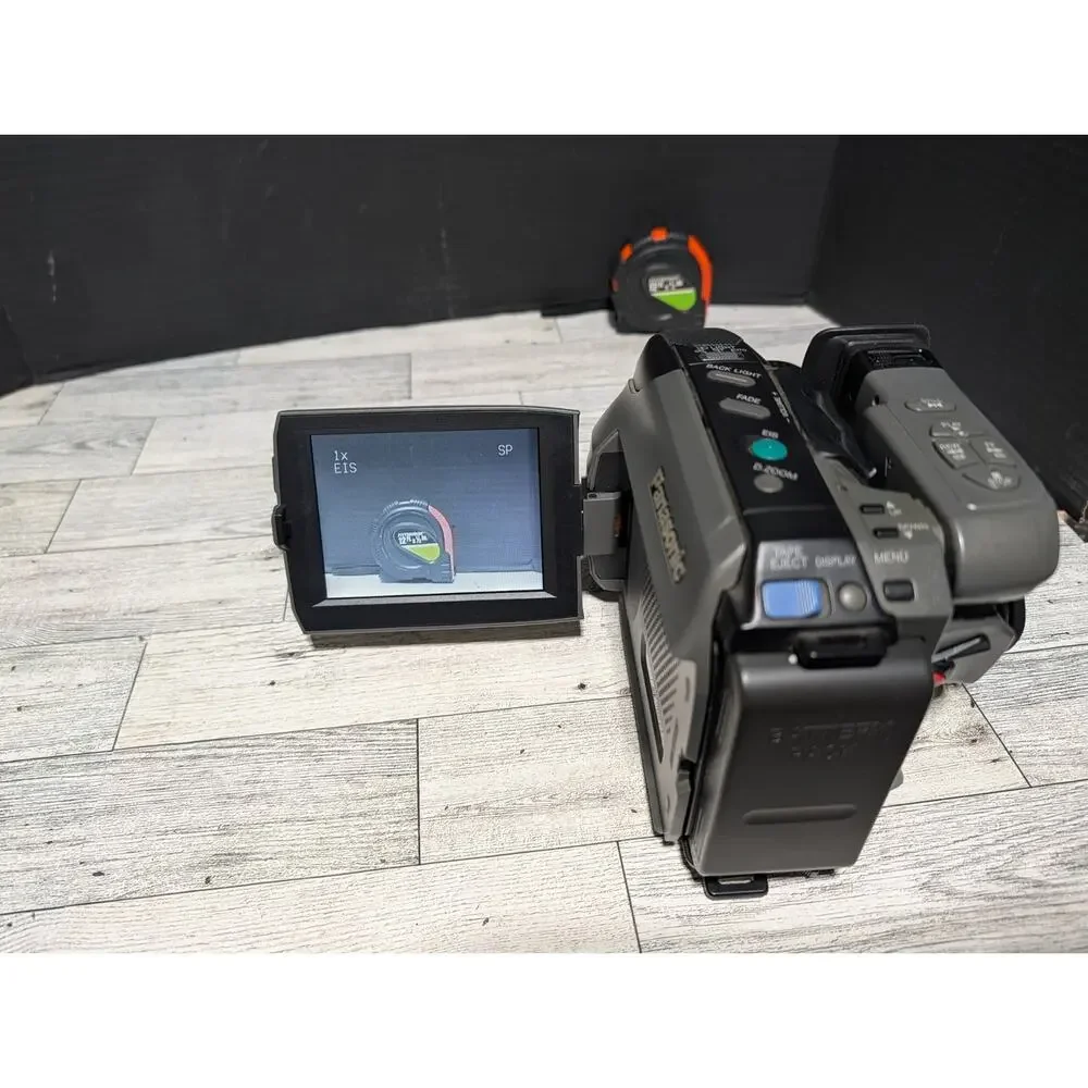 PANASONIC Palmcorder VHS-C - PV-L680D w/Case 2 Battery Manual & Charger TESTED